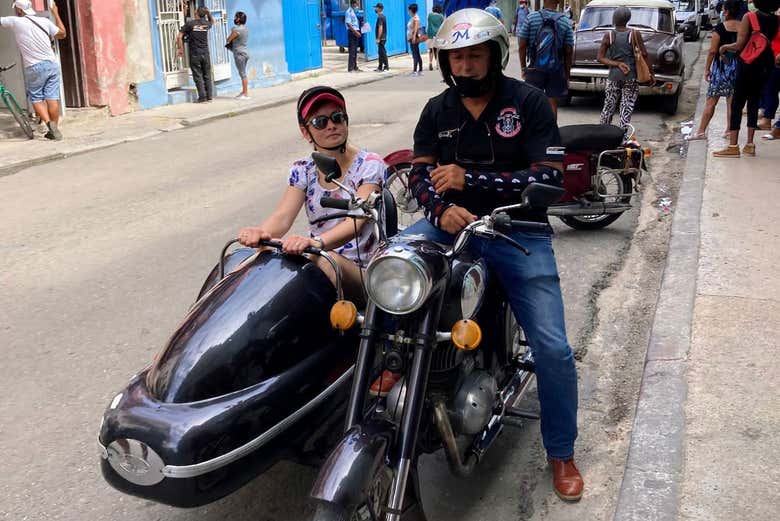 Classic or Sidecar Motorcycle Tour in Havana (Freetour Available)